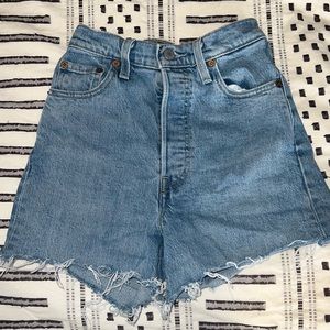 Levi’s denim shorts - size 23